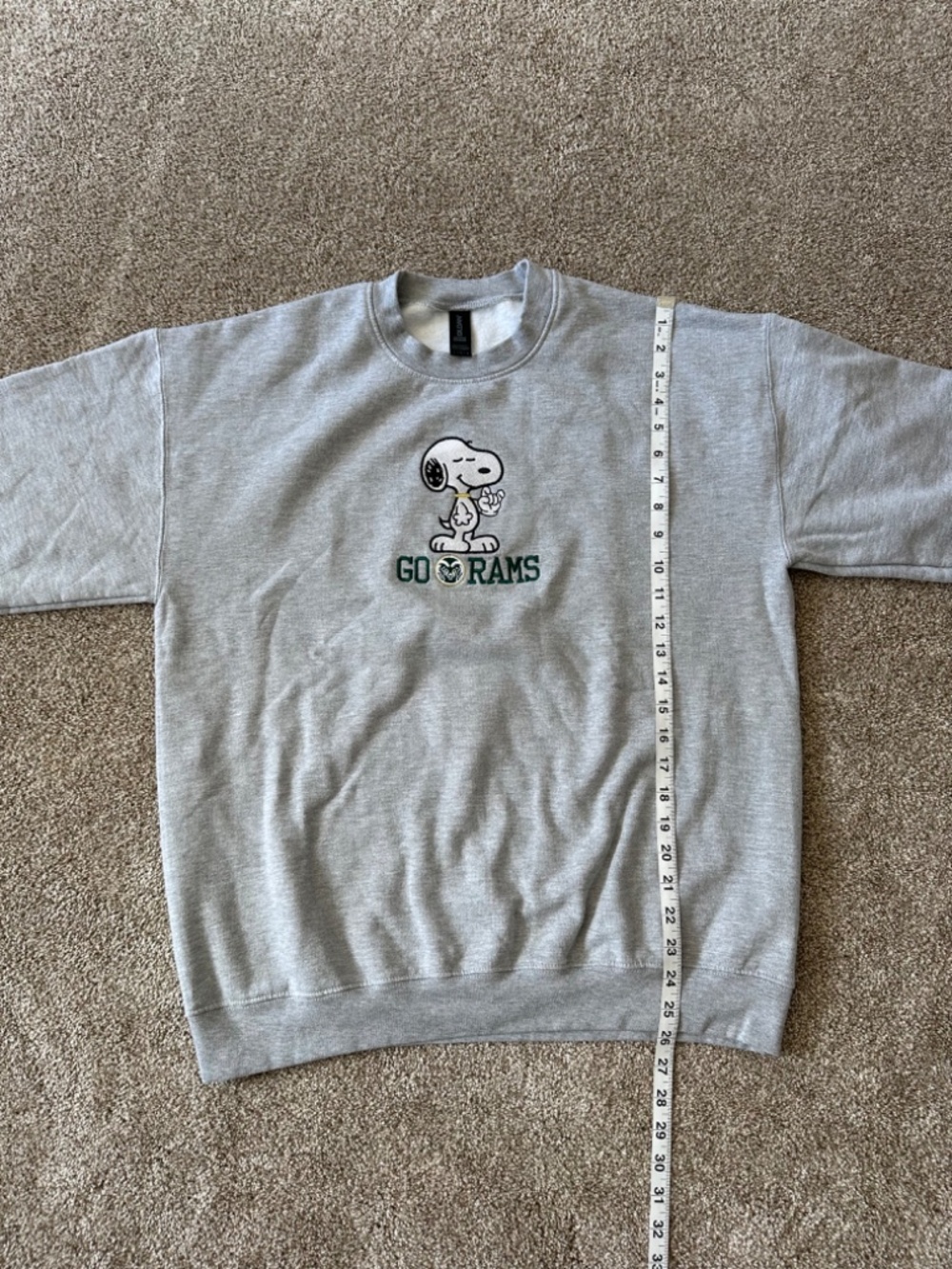 Colorado State Rams Snoopy Embroidered Crewneck Sweatshirt Size L - Picture 4 of 6